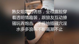 苗条身材的小脸美女，穿搭时尚，两条腿很有美感，跟着进去拍她脱裤子尿尿，逼逼有点干燥啊 看来性生活最近少了!