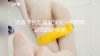 浩源学长在寝室操大一刚刚军训完的小学弟